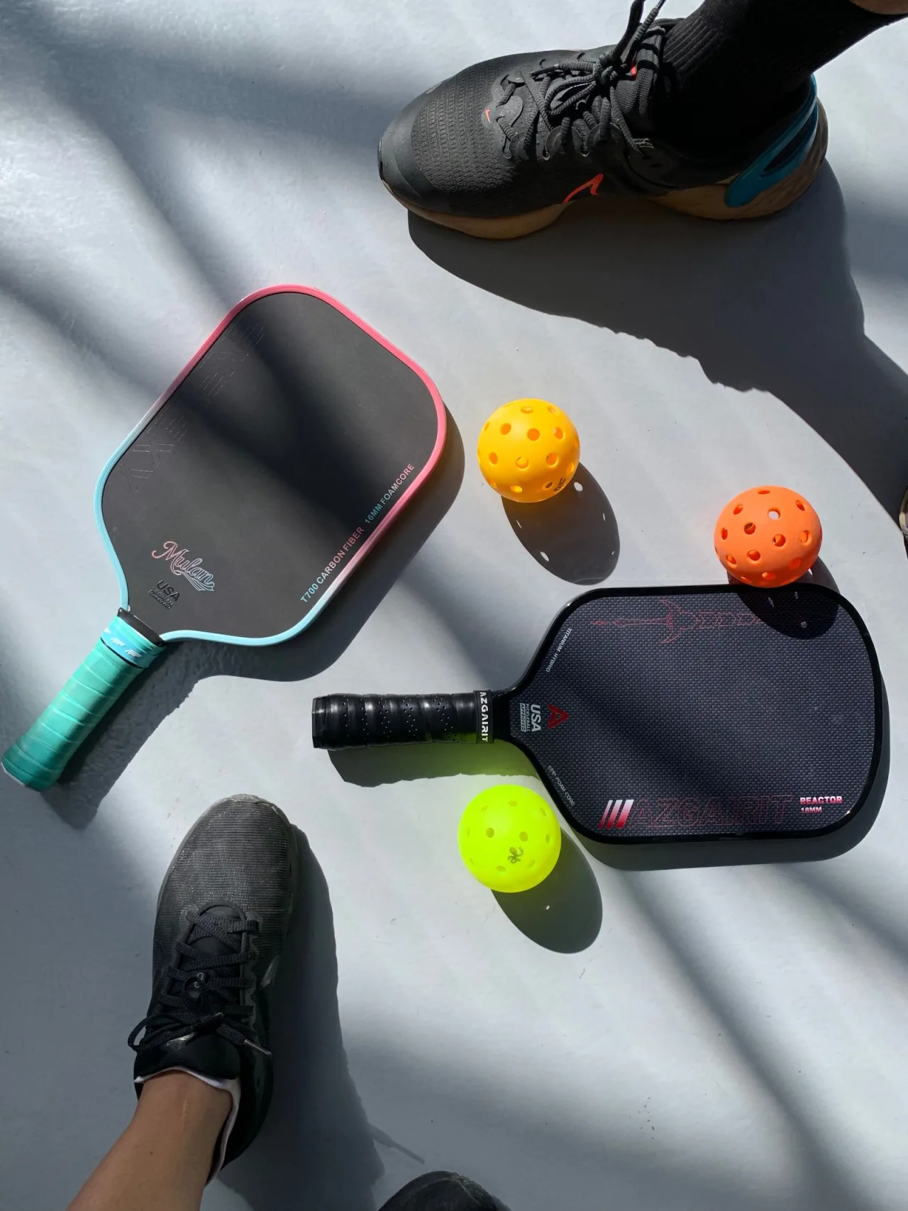 How to Choose a Pickleball Paddle: The Complete Guide
