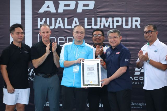 Marc Chua (middle) at Playa Racquet Club in Subang. Image courtesy of Twentytwo13.my
