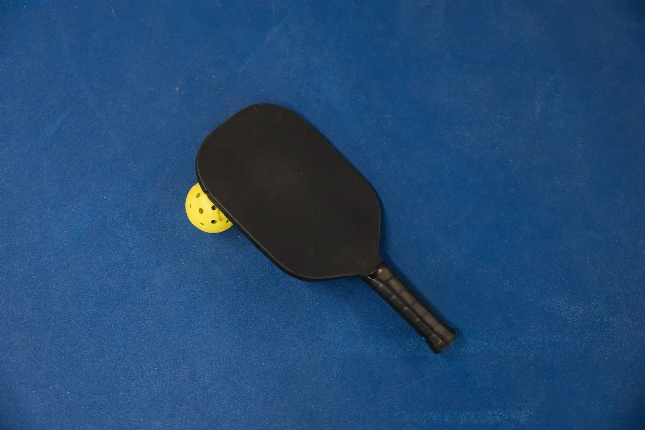 Pickleball Paddle Specs Explained: Weight, Shape, Thickness, Grip