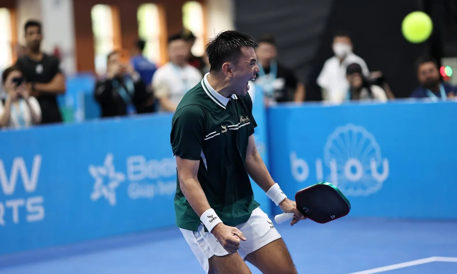 Hoang Nam Ly beats second seed Alshon 12-10 in the third to light up Hanoi