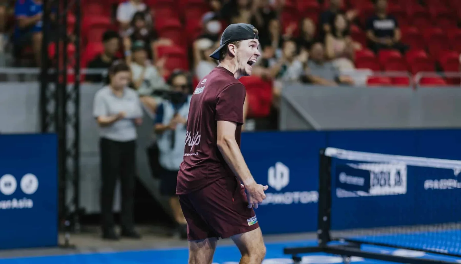 Harvey wins ten straight points from 9-1 down to reach the Singapore final