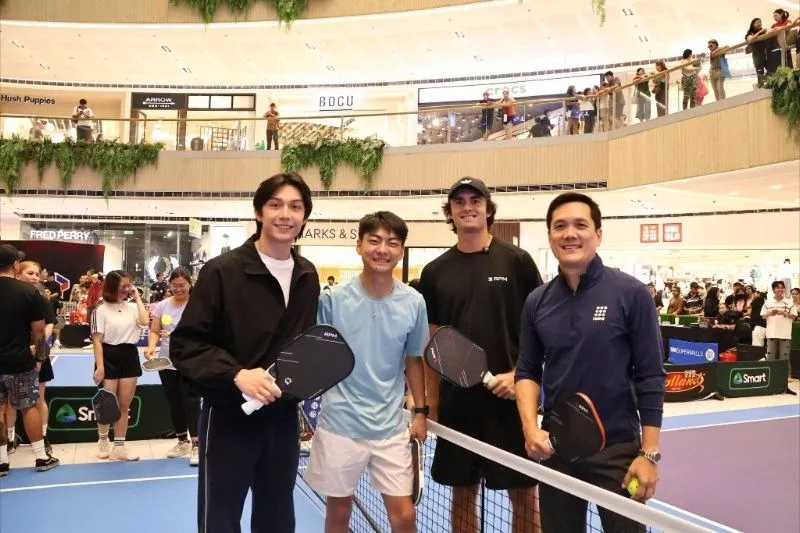MacKonner Dy with James Ignatowich and Toby’s Sports President Toby Claudio Jr. Image Courtesy of Philstar.com